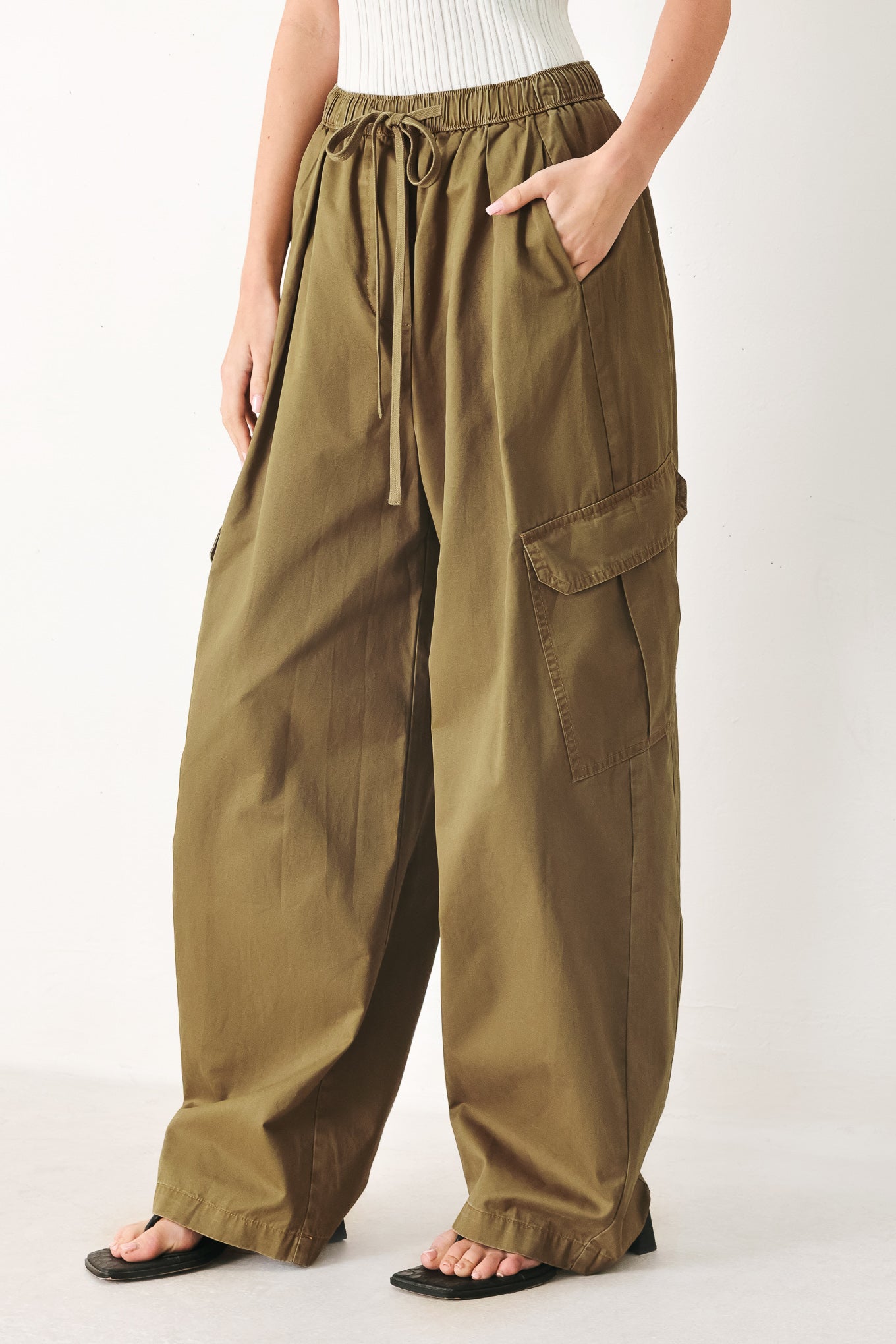 WOVEN BARREL PANTS